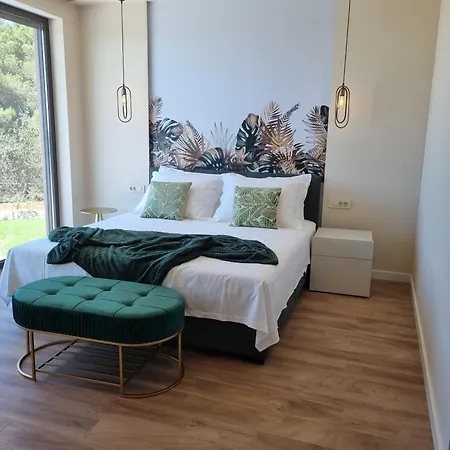 Lumi Hotel *